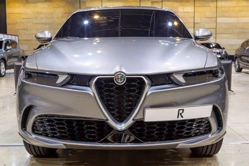 Primele fotografii cu viitorul Alfa Romeo Tonale au &quot;scăpat&quot; pe internet: SUV-ul debutează în 2020 și va primi și versiune plug-in hybrid - Poza 2