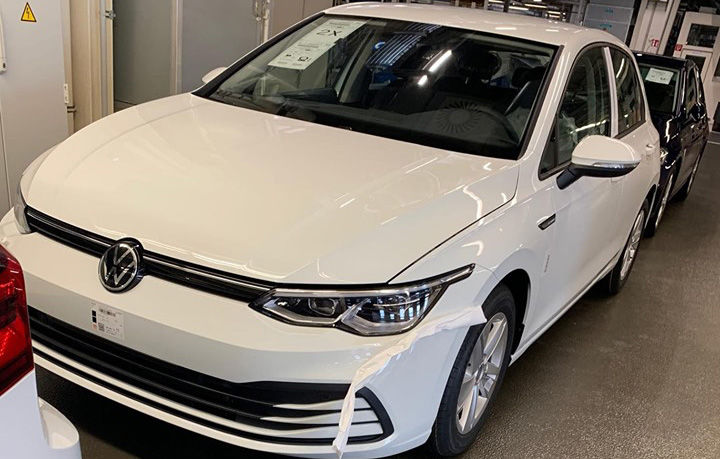 Primele imagini cu noua generație Volkswagen Golf de pe linia de producție: prezentarea oficială va avea loc în 24 octombrie - Poza 1