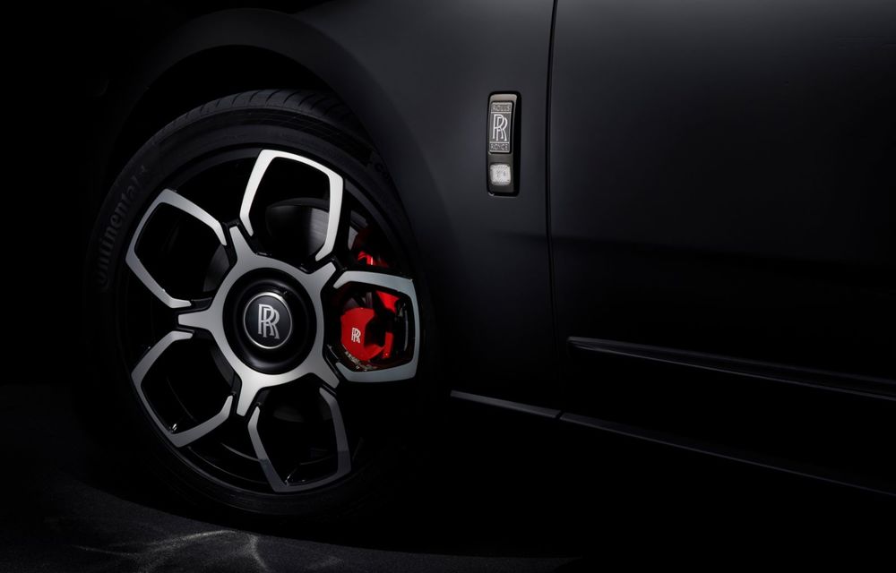 Rolls-Royce a lansat Cullinan Black Badge: modificări estetice și motor V12 cu 600 CP pentru cel mai scump SUV de serie - Poza 8