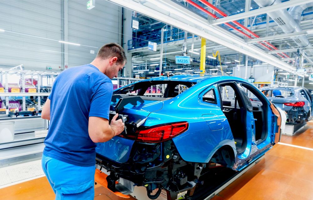 BMW Seria 2 Gran Coupe a intrat pe linia de asamblare: noul model de clasă compactă este produs la fabrica din Leipzig - Poza 24