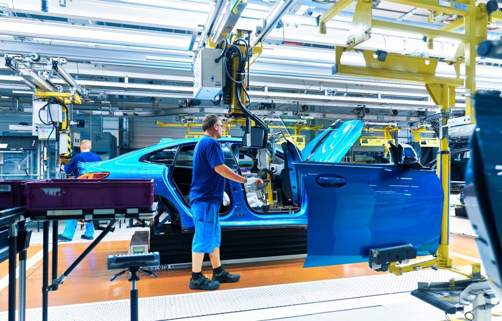 BMW Seria 2 Gran Coupe a intrat pe linia de asamblare: noul model de clasă compactă este produs la fabrica din Leipzig - Poza 23