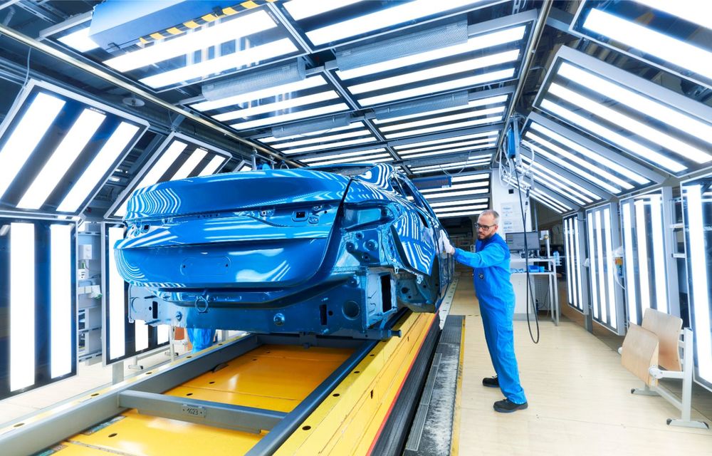 BMW Seria 2 Gran Coupe a intrat pe linia de asamblare: noul model de clasă compactă este produs la fabrica din Leipzig - Poza 13