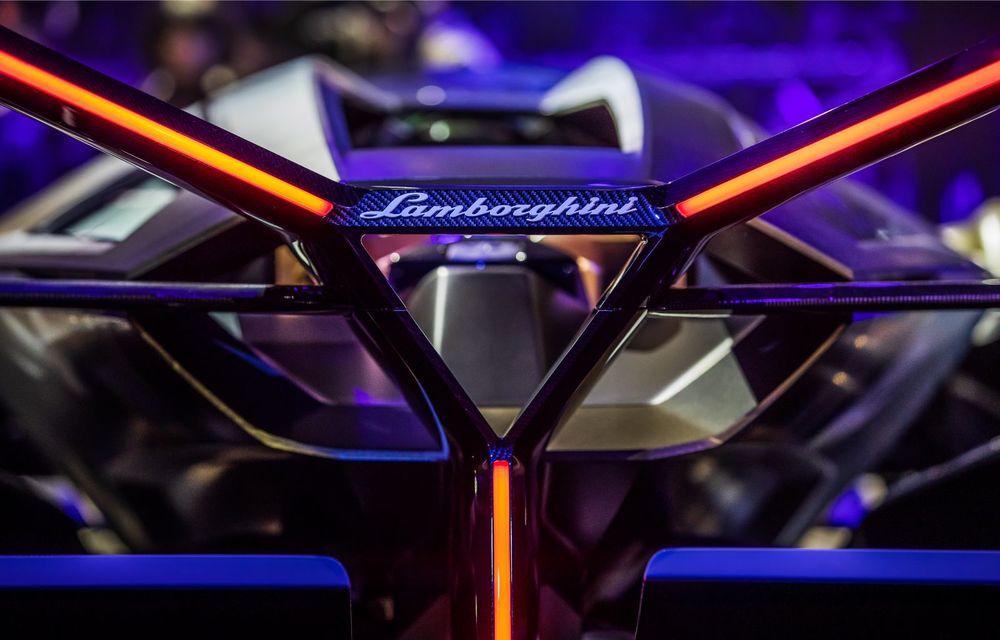 Lambo V12 Vision Gran Turismo, prototip virtual pentru fanii jocurilor video: conceptul Lamborgini împrumută sistemul mild-hybrid cu 819 CP introdus pe supercar-ul Sian - Poza 26
