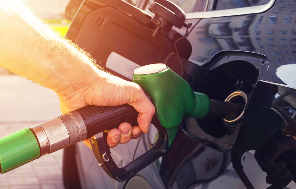 Supraaciza la carburanți va fi eliminată: prețurile ar trebui să scadă cu circa 0.3 lei pe litru - Poza 1