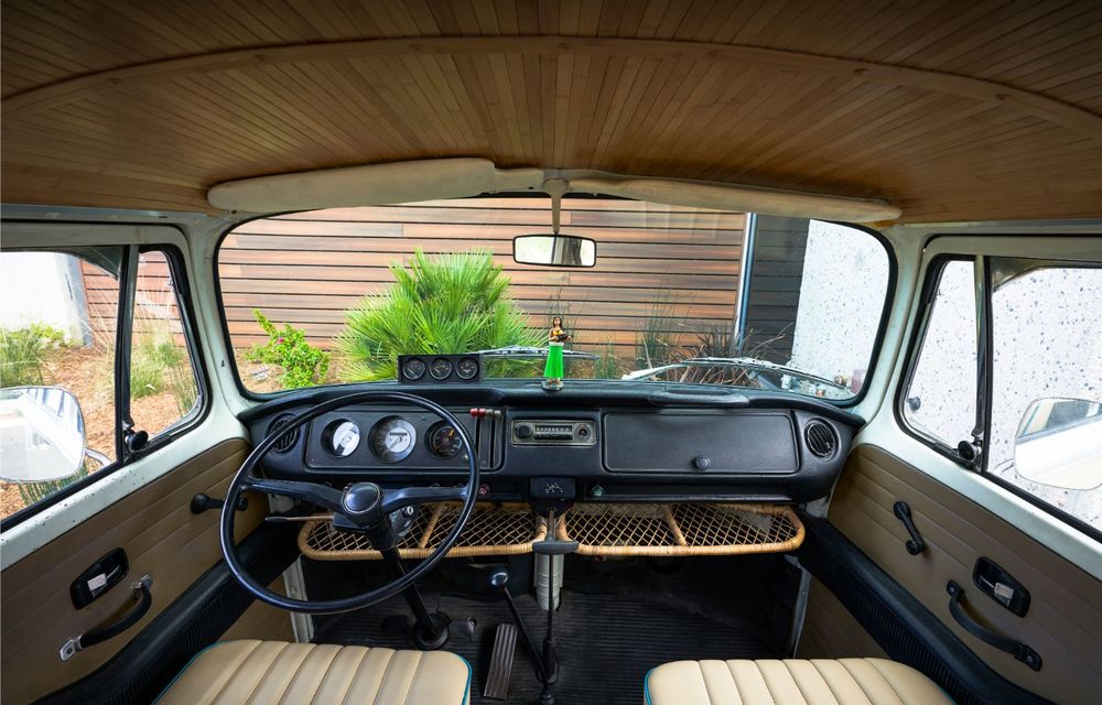Un Volkswagen Type 2 din 1972 a fost transformat în vehicul electric: motor de 136 de cai putere și autonomie de 200 de kilometri - Poza 14