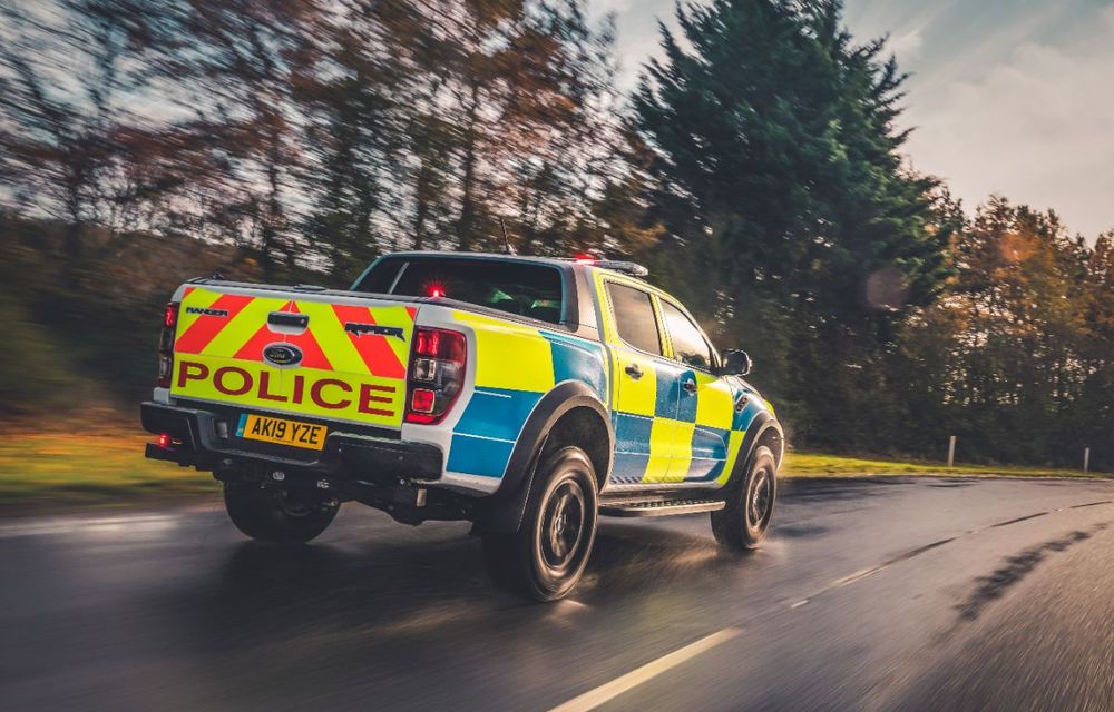 Pentru urmăriri în off-road: pick-up-ul sport Ford Ranger Raptor intră în flota poliției din Marea Britanie - Poza 3