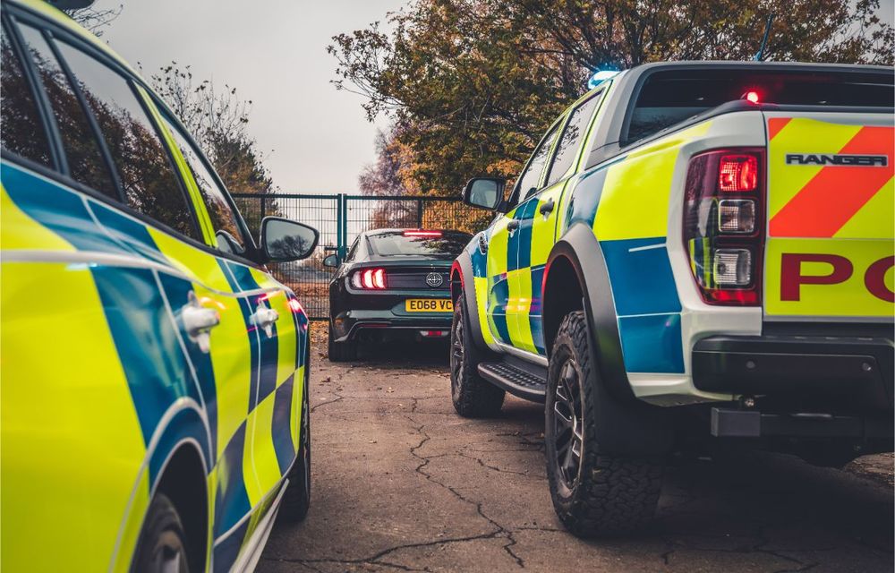 Pentru urmăriri în off-road: pick-up-ul sport Ford Ranger Raptor intră în flota poliției din Marea Britanie - Poza 19