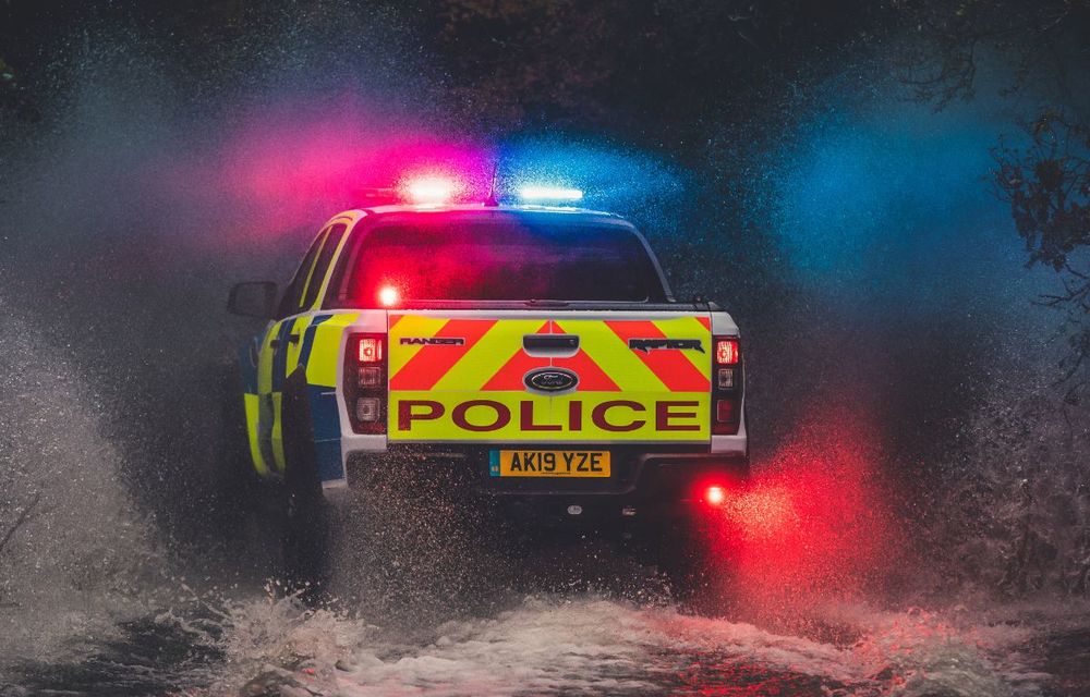 Pentru urmăriri în off-road: pick-up-ul sport Ford Ranger Raptor intră în flota poliției din Marea Britanie - Poza 8