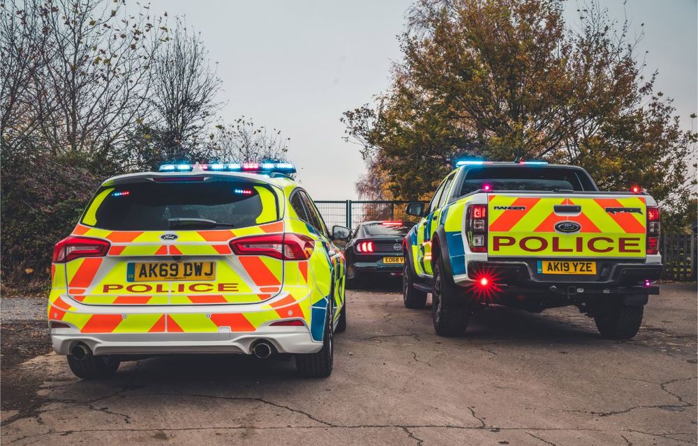 Pentru urmăriri în off-road: pick-up-ul sport Ford Ranger Raptor intră în flota poliției din Marea Britanie - Poza 20