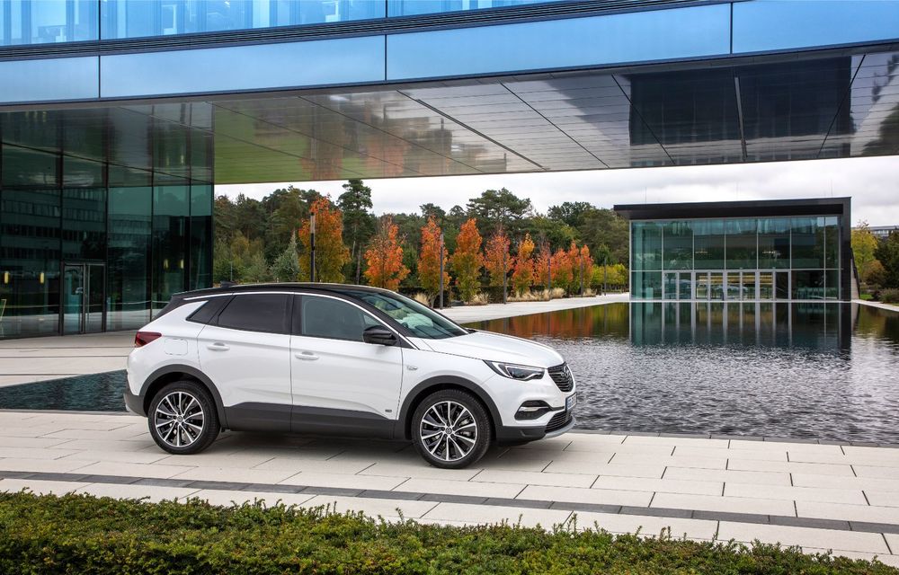 Opel introduce o nouă versiune plug-in hybrid în gama Grandland X: SUV-ul dezvoltă 224 CP și promite o autonomie electrică de până la 57 de kilometri - Poza 2