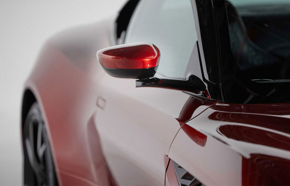 Aston Martin prezintă o oglindă retrovizoare hibridă: poate fi oglindă clasică sau ecran pentru camerele retrovizoare - Poza 4