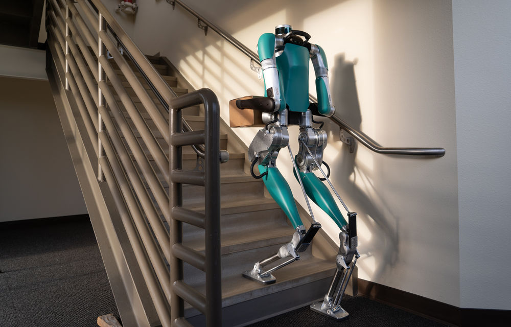 Curierii, înlocuiți de roboți: Ford a cumpărat roboți cu aspect uman pentru transportul coletelor cu utilitarele sale - Poza 3