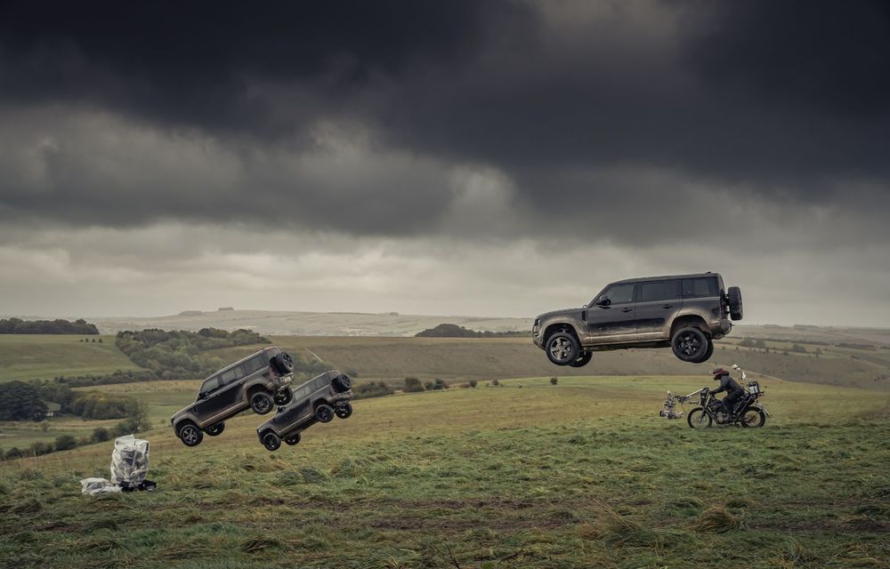 Video. Câteva dintre cascadoriile noului Land Rover Defender pregătite pentru pelicula James Bond: No time to die - Poza 2