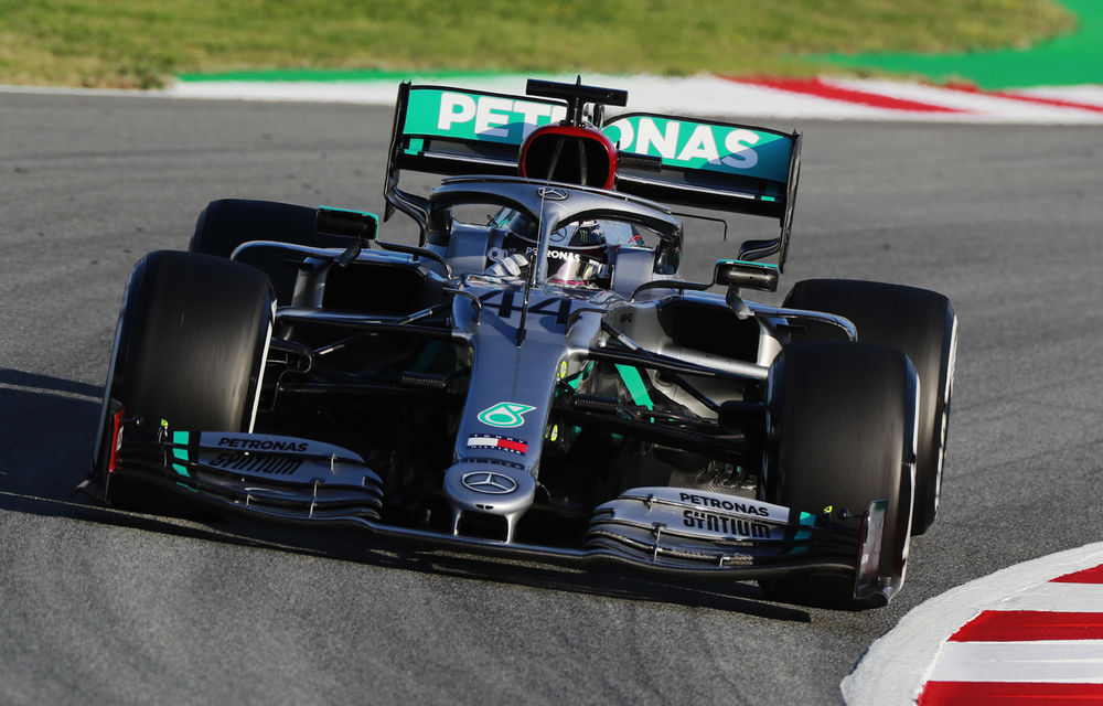 Prima controversă în testele de la Barcelona: Mercedes utilizează un volan reglabil pe adâncime pentru îmbunătățirea performanțelor - Poza 1