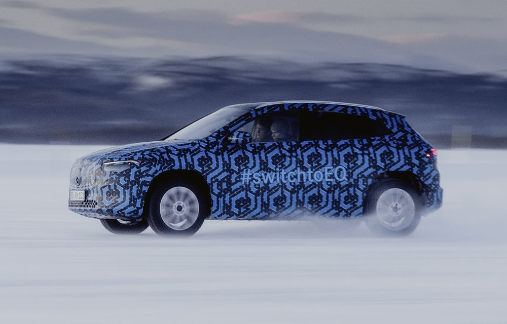 Mercedes-Benz a publicat imagini sub camuflaj cu EQA: SUV-ul electric va fi prezentat până la sfârșitul anului - Poza 6