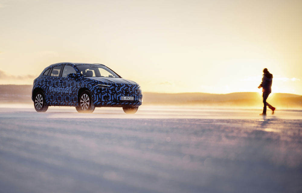 Mercedes-Benz a publicat imagini sub camuflaj cu EQA: SUV-ul electric va fi prezentat până la sfârșitul anului - Poza 5