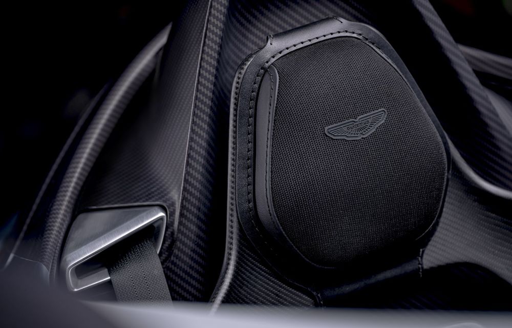 Aston Martin a prezentat ediția limitată V12 Speedster: modelul fără plafon și parbriz oferă 700 CP și va fi produs în doar 88 de unități - Poza 17