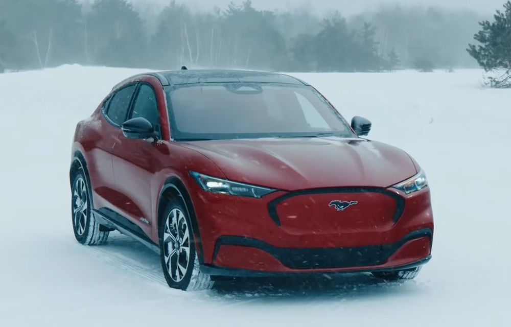 Ford testează SUV-ul electric Mustang Mach-E pe zăpadă: noul model va fi disponibil în România din 2021 - Poza 1
