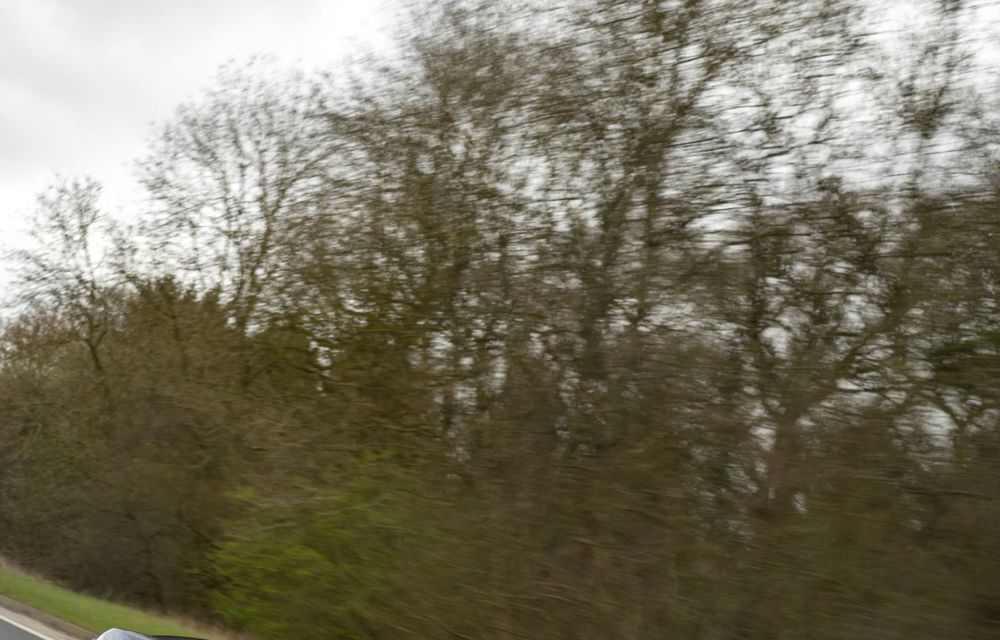Primele teste pe drumurile publice pentru Aston Martin Valkyrie: livrările hypercar-ului hibrid cu 1.176 CP vor debuta în a doua jumătate a anului - Poza 10