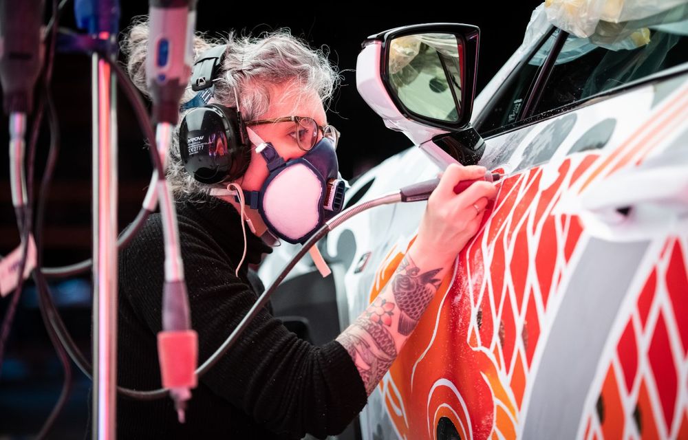 Un Lexus UX a fost transformat în art-car: SUV-ul niponilor, tatuat de un artist celebru din Londra - Poza 15