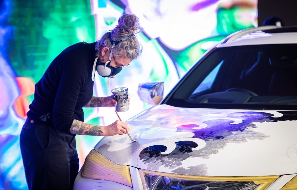 Un Lexus UX a fost transformat în art-car: SUV-ul niponilor, tatuat de un artist celebru din Londra - Poza 12