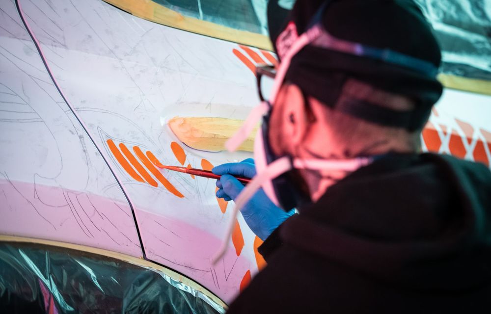Un Lexus UX a fost transformat în art-car: SUV-ul niponilor, tatuat de un artist celebru din Londra - Poza 16