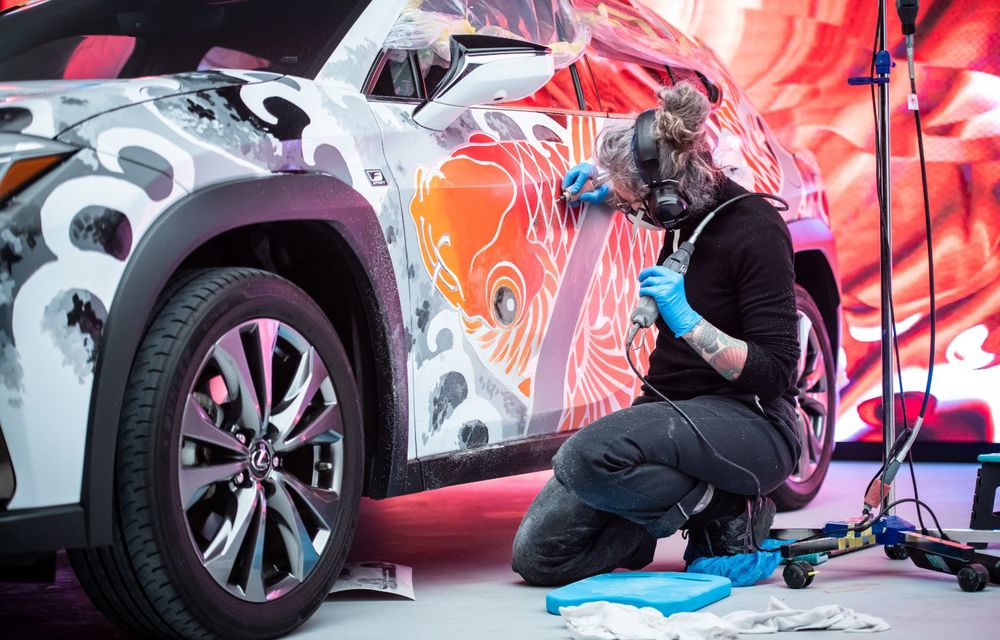Un Lexus UX a fost transformat în art-car: SUV-ul niponilor, tatuat de un artist celebru din Londra - Poza 13