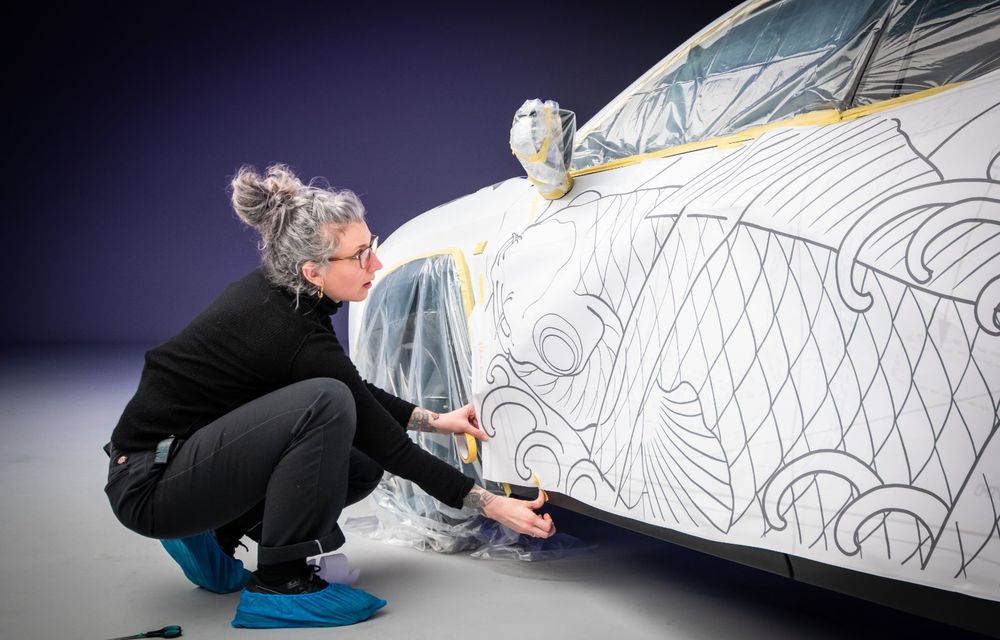Un Lexus UX a fost transformat în art-car: SUV-ul niponilor, tatuat de un artist celebru din Londra - Poza 11