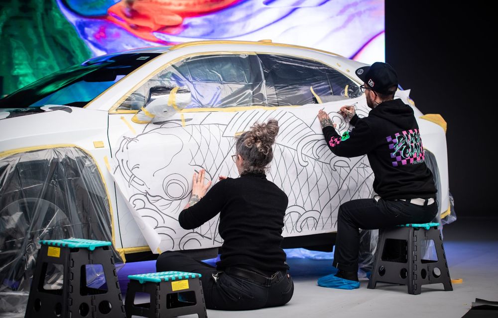 Un Lexus UX a fost transformat în art-car: SUV-ul niponilor, tatuat de un artist celebru din Londra - Poza 10