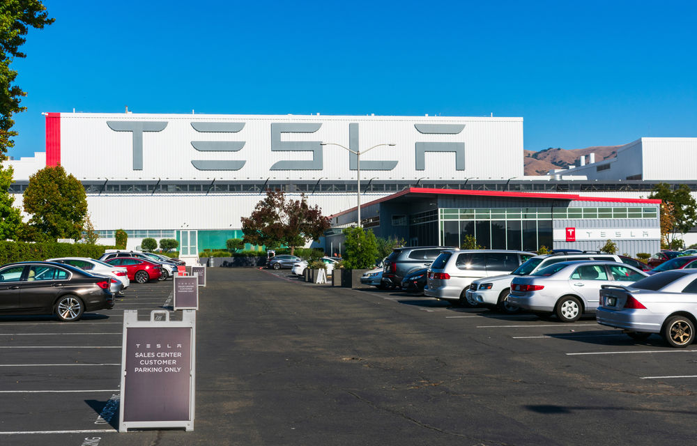 Tesla a încercat să ignore ordinul de întrerupere a producției în Statele Unite: americanii vor păstra uzina deschisă cu un sfert dintre angajați - Poza 1