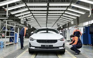 Volvo a început producția primului model electric din grup: Polestar 2 este construit la uzina din Luqiao, China