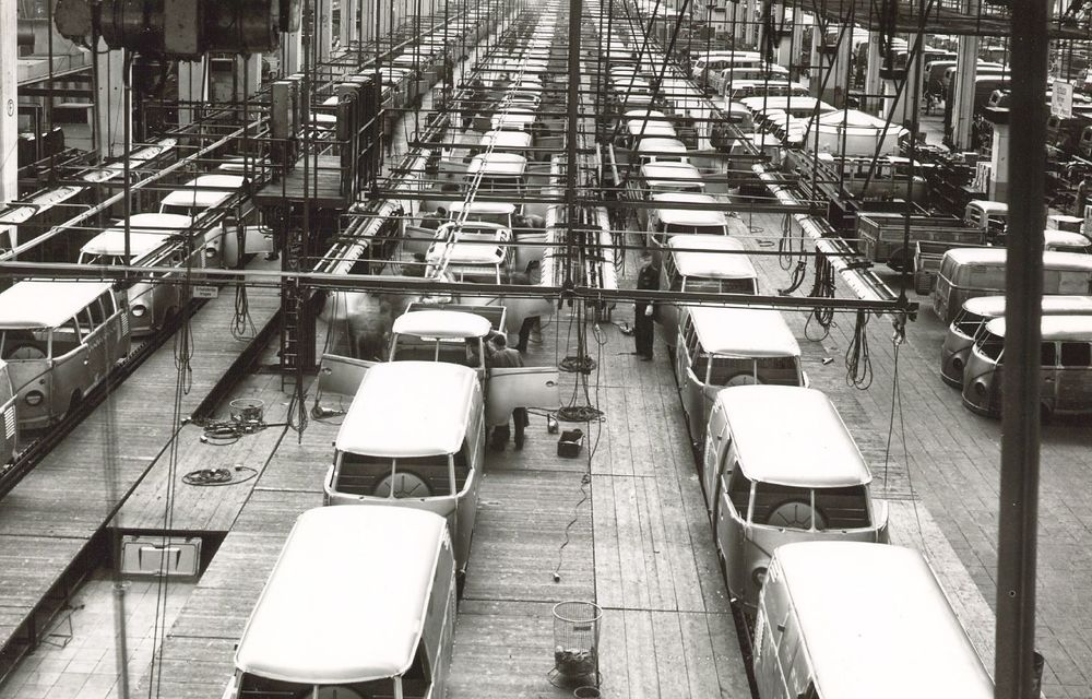Aniversare în familia Volkswagen: 70 de ani de la startul producției modelului Transporter - Poza 3