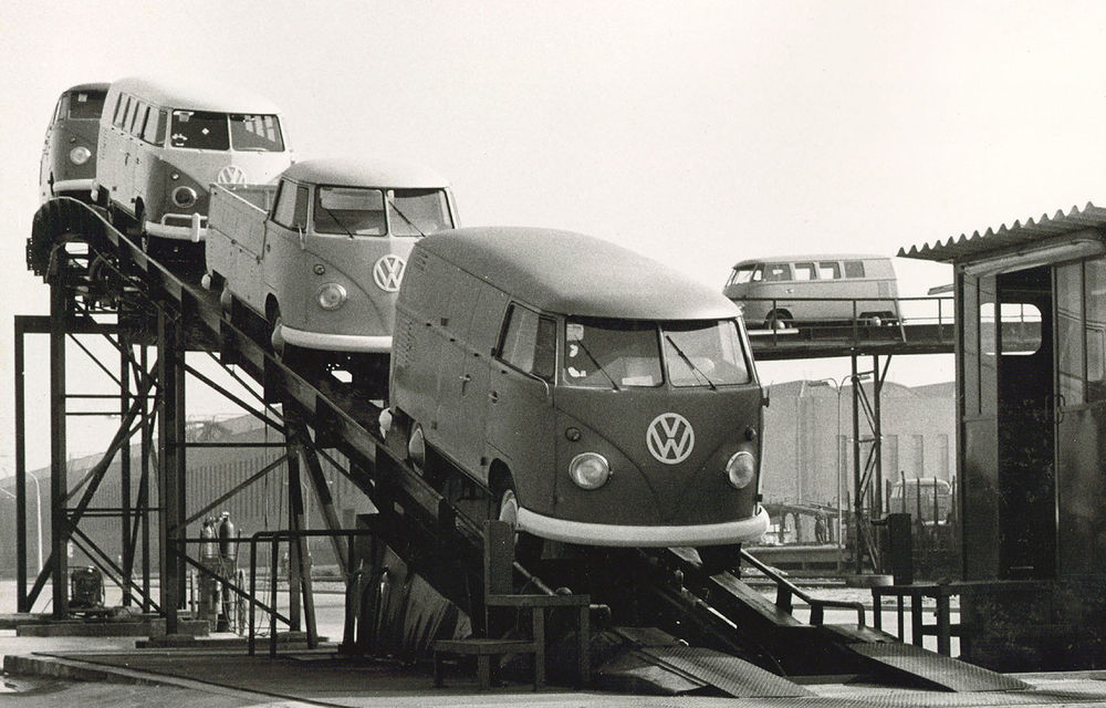 Aniversare în familia Volkswagen: 70 de ani de la startul producției modelului Transporter - Poza 1