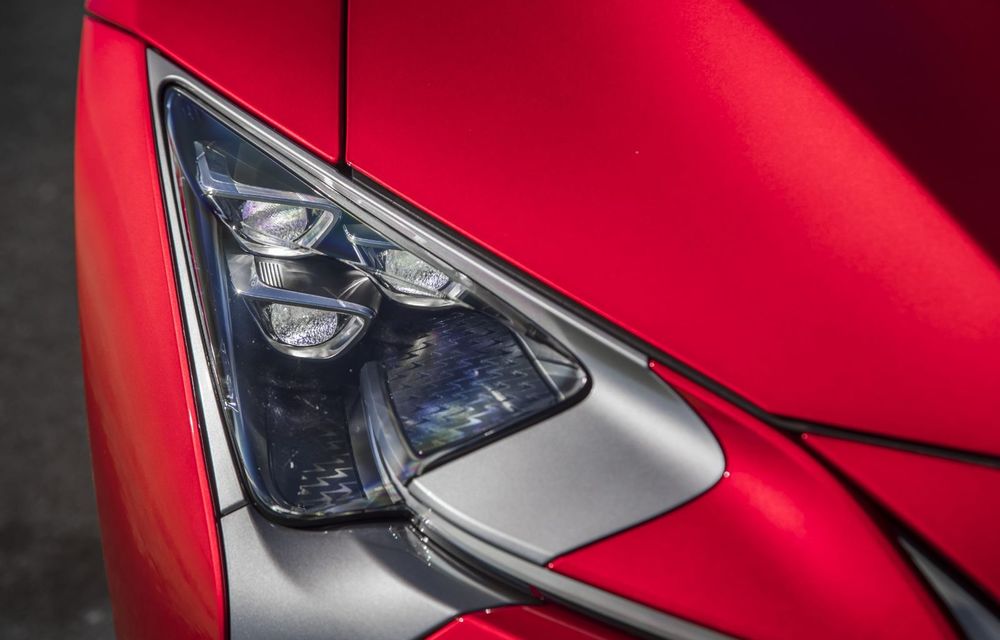 Facelift fără schimbări estetice pentru Lexus LC: suspensii modificate, masă totală mai mică și conexiuni Apple CarPlay și Android Auto - Poza 32