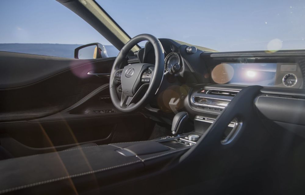 Facelift fără schimbări estetice pentru Lexus LC: suspensii modificate, masă totală mai mică și conexiuni Apple CarPlay și Android Auto - Poza 36
