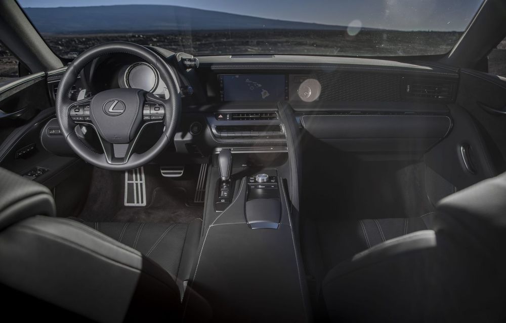 Facelift fără schimbări estetice pentru Lexus LC: suspensii modificate, masă totală mai mică și conexiuni Apple CarPlay și Android Auto - Poza 37