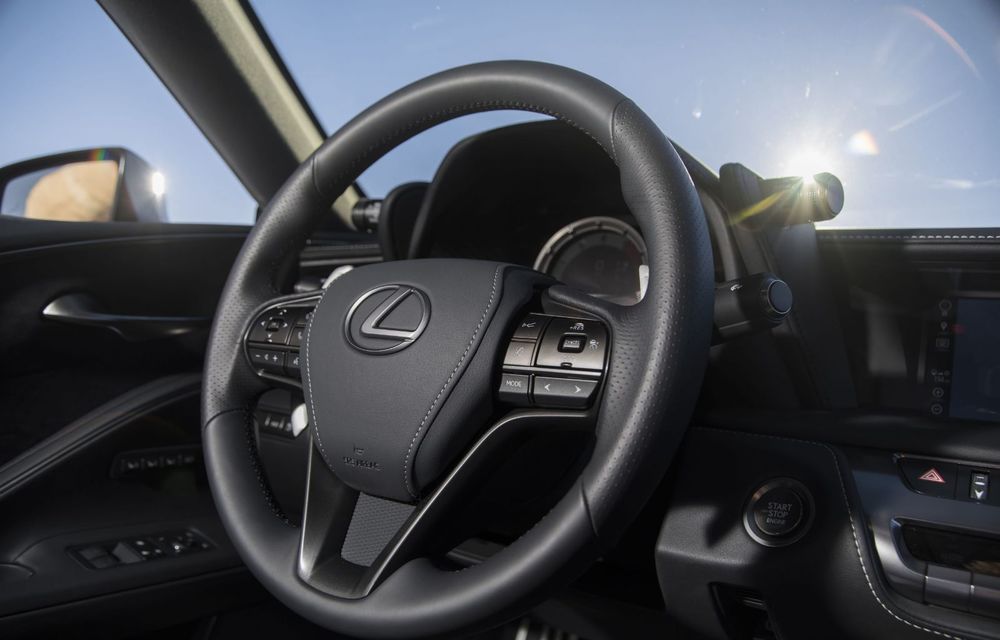 Facelift fără schimbări estetice pentru Lexus LC: suspensii modificate, masă totală mai mică și conexiuni Apple CarPlay și Android Auto - Poza 39