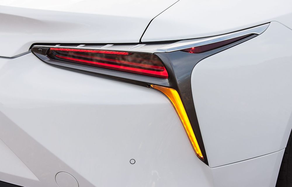 Facelift fără schimbări estetice pentru Lexus LC: suspensii modificate, masă totală mai mică și conexiuni Apple CarPlay și Android Auto - Poza 27