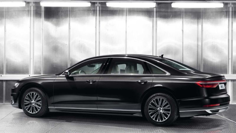 Audi a lansat noul A8 L Security: versiunea blindată a limuzinei germane rezistă la gloanțe și explozii - Poza 6
