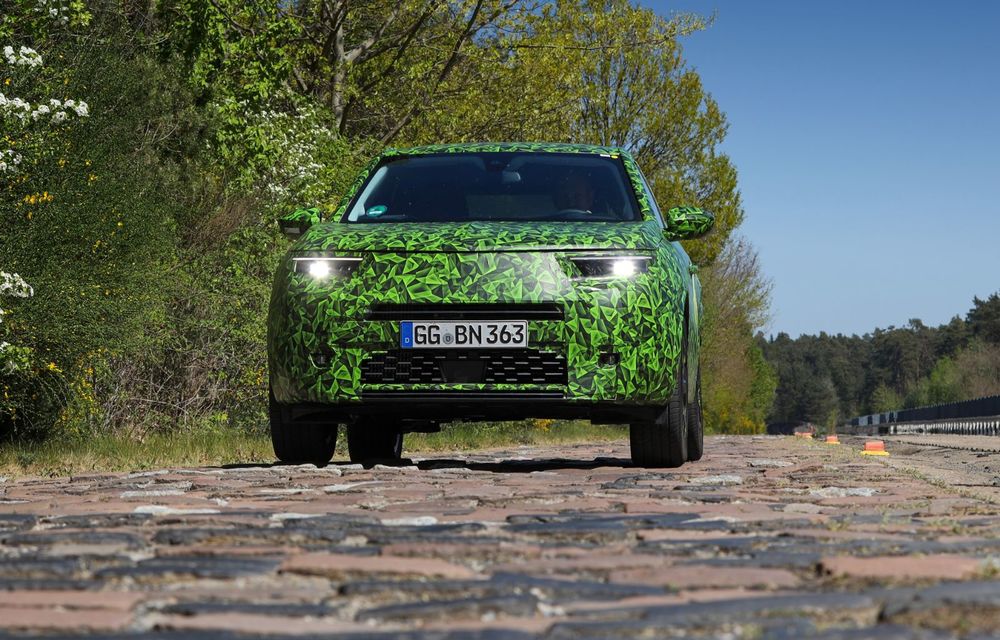 Imagini noi sub camuflaj cu viitorul Opel Mokka: SUV-ul producătorului german va avea versiune electrică și va fi lansat pe piață în 2021 - Poza 4