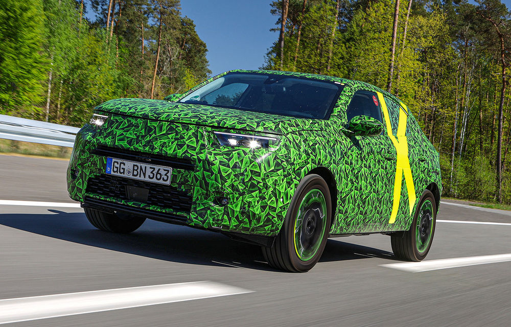 Imagini noi sub camuflaj cu viitorul Opel Mokka: SUV-ul producătorului german va avea versiune electrică și va fi lansat pe piață în 2021 - Poza 1