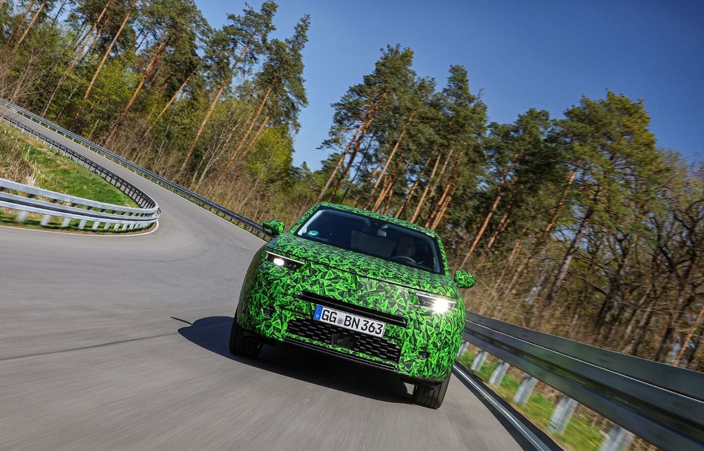Imagini noi sub camuflaj cu viitorul Opel Mokka: SUV-ul producătorului german va avea versiune electrică și va fi lansat pe piață în 2021 - Poza 10