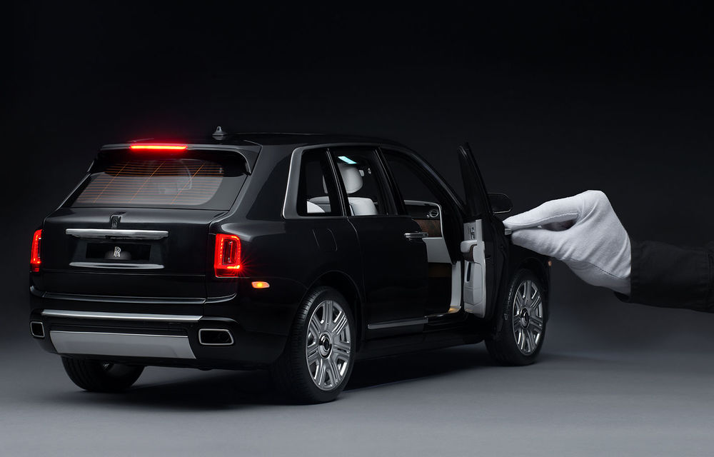 Rolls-Royce lansează macheta SUV-ului Cullinan la scara 1:8: producția unui exemplar are loc în 450 de ore - Poza 4