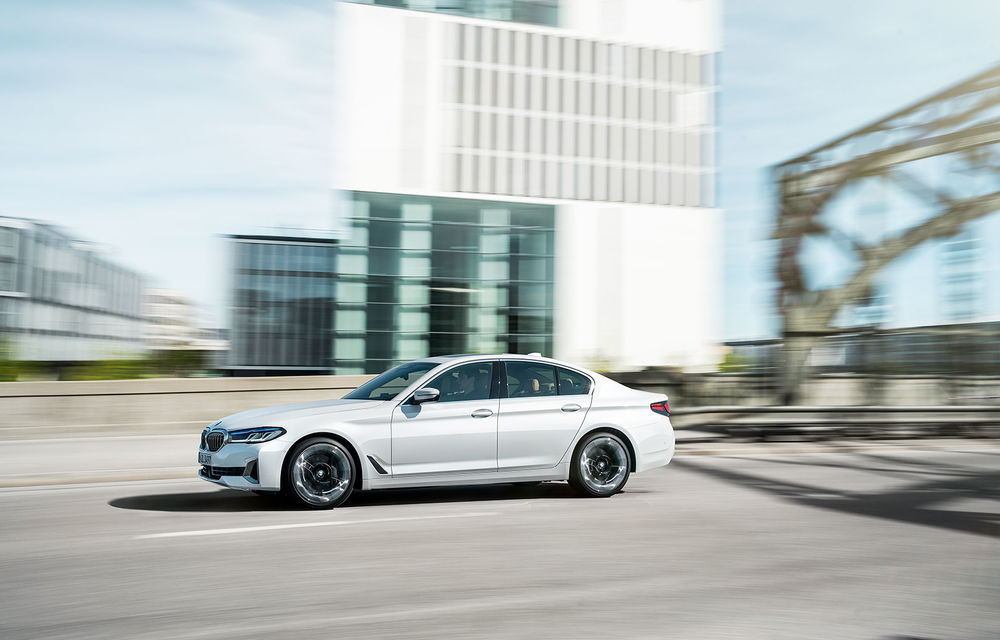 BMW Seria 5 facelift: modificări exterioare minore, îmbunătățiri pentru interior și două versiuni plug-in hybrid - Poza 48