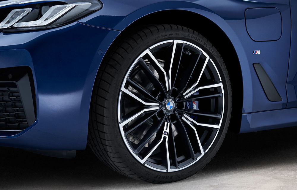 BMW Seria 5 facelift: modificări exterioare minore, îmbunătățiri pentru interior și două versiuni plug-in hybrid - Poza 32