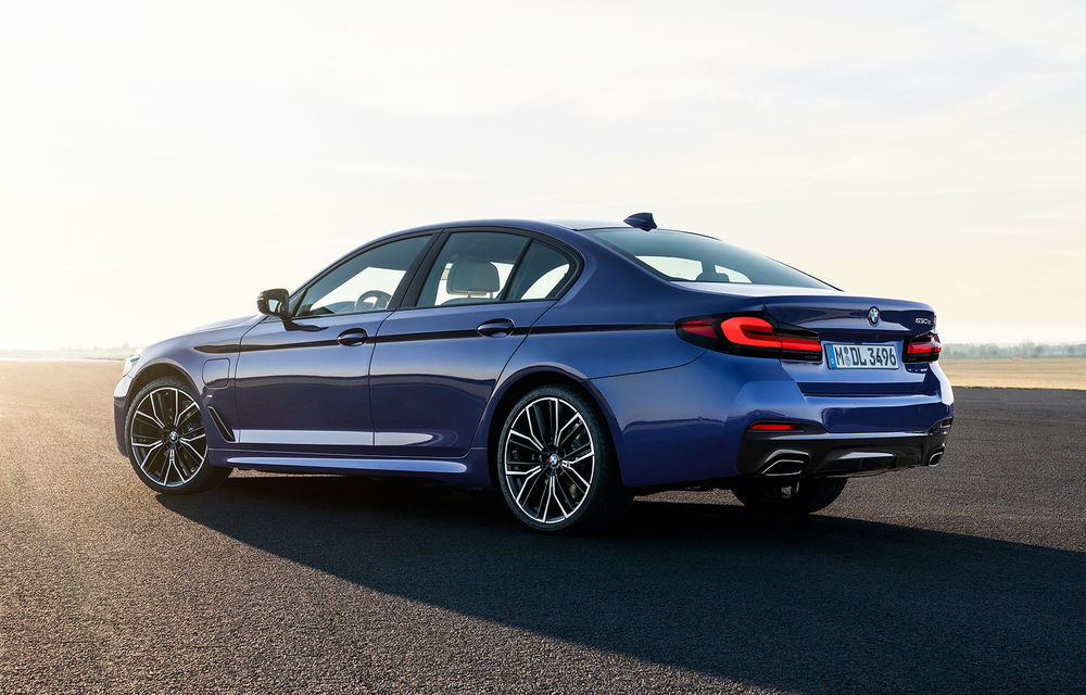 BMW Seria 5 facelift: modificări exterioare minore, îmbunătățiri pentru interior și două versiuni plug-in hybrid - Poza 8