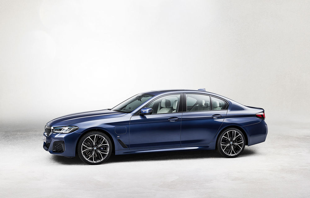 BMW Seria 5 facelift: modificări exterioare minore, îmbunătățiri pentru interior și două versiuni plug-in hybrid - Poza 22