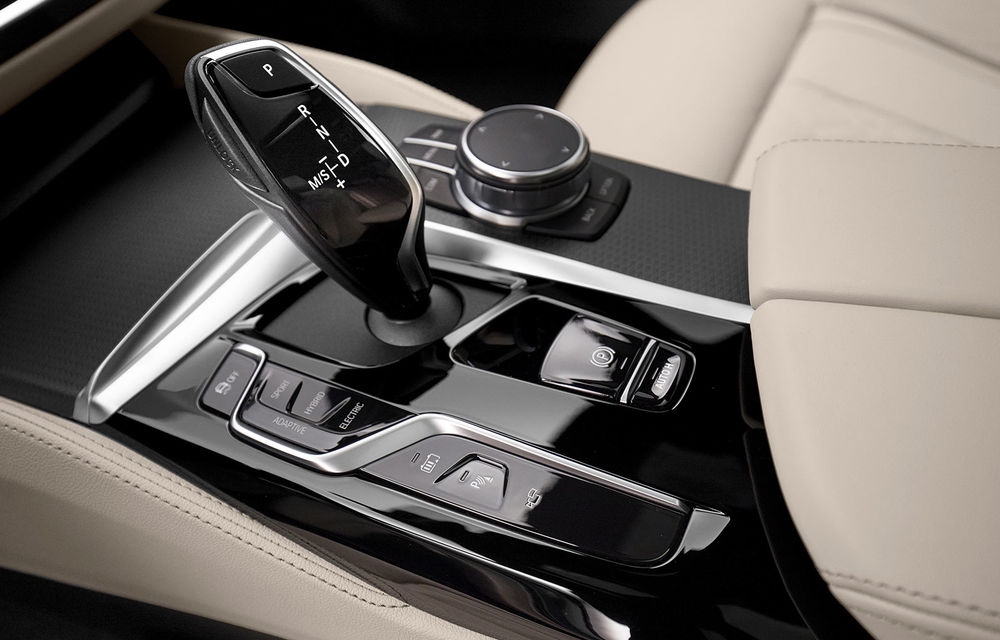 BMW Seria 5 facelift: modificări exterioare minore, îmbunătățiri pentru interior și două versiuni plug-in hybrid - Poza 43
