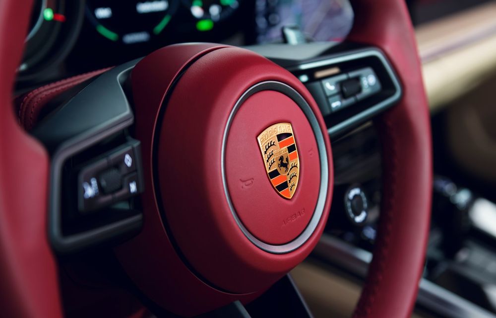 În numele istoriei: Porsche 911 Targa Heritage Design Edition se adresează colecționarilor și celor care apreciază tradiția mărcii germane - Poza 9