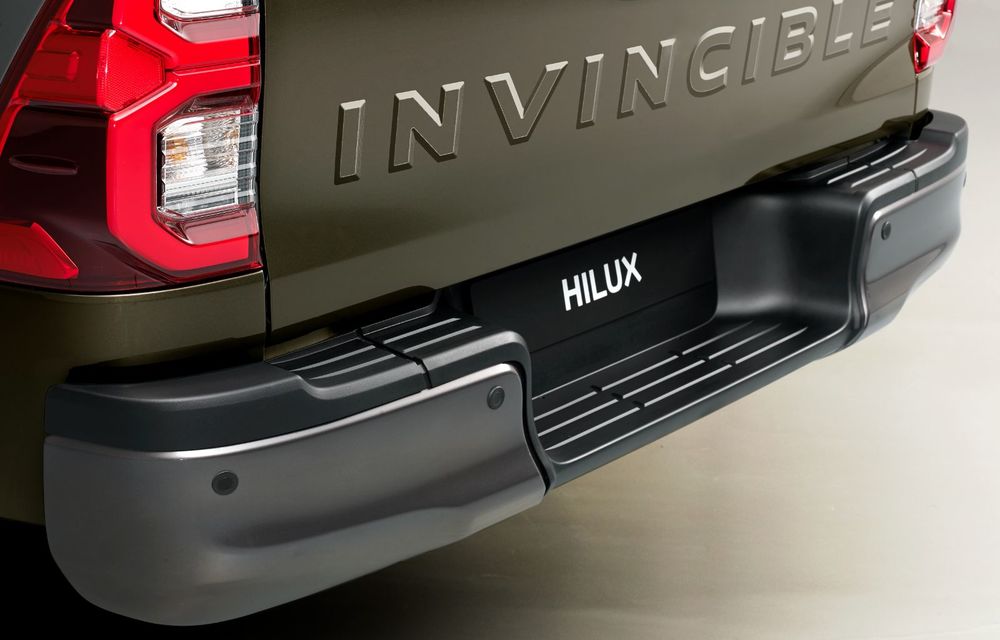Toyota lansează Hilux facelift: modificări estetice, suspensii îmbunătățite și un nou motor diesel de 2.8 litri cu 204 CP - Poza 13
